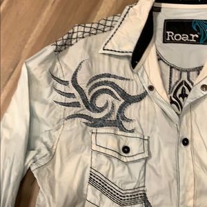 Men’s ROAR button down shirt